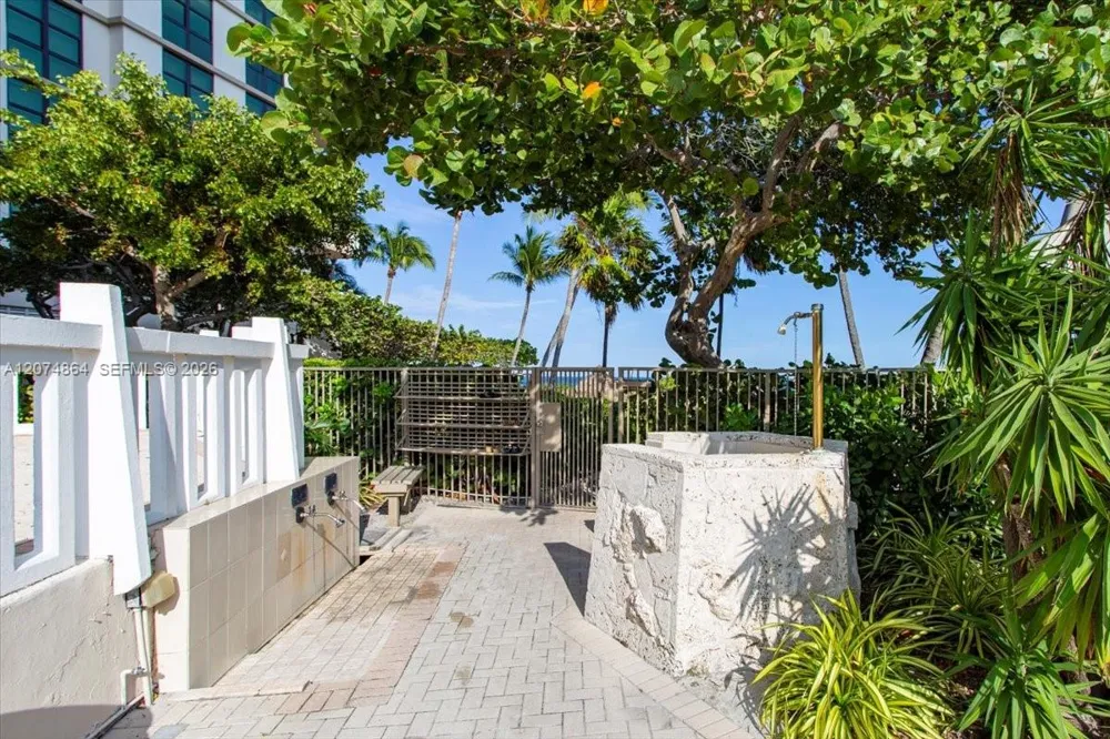 1111 CRANDON BL #B1003 Key Biscayne, FL 33149