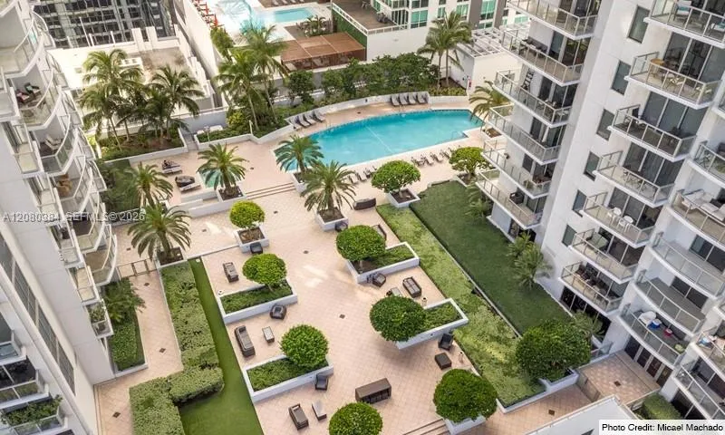 1060 Brickell Ave #2613 Miami, FL 33131