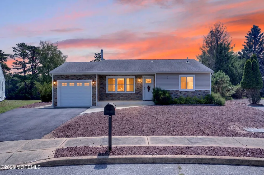 5 Shaw Court Toms River, NJ 08757
