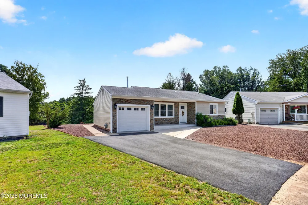 5 Shaw Court Toms River, NJ 08757