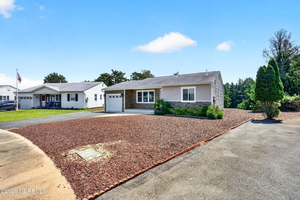 5 Shaw Court Toms River, NJ 08757