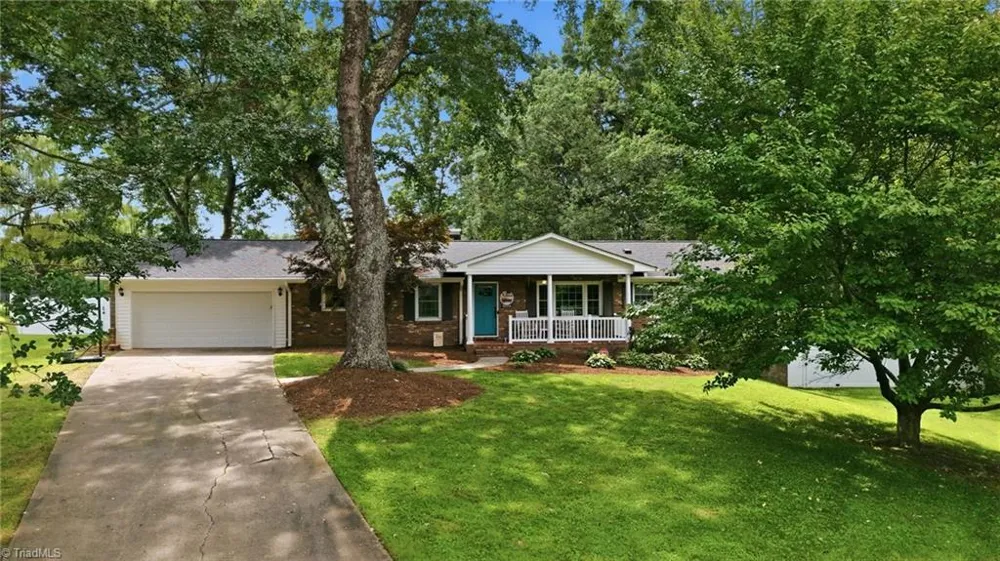 1008 Augusta Court Kernersville, NC 27284