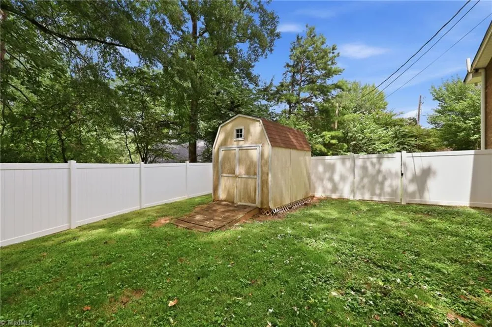 1008 Augusta Court Kernersville, NC 27284