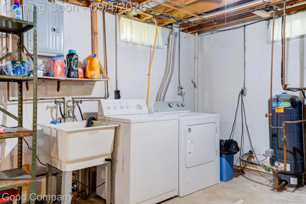 255 Oriole Street Commerce Charter Township, MI 48382