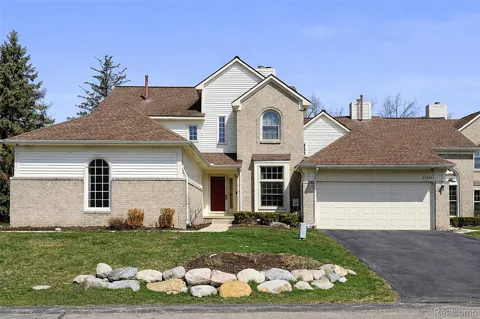 43470 Algonquin Drive