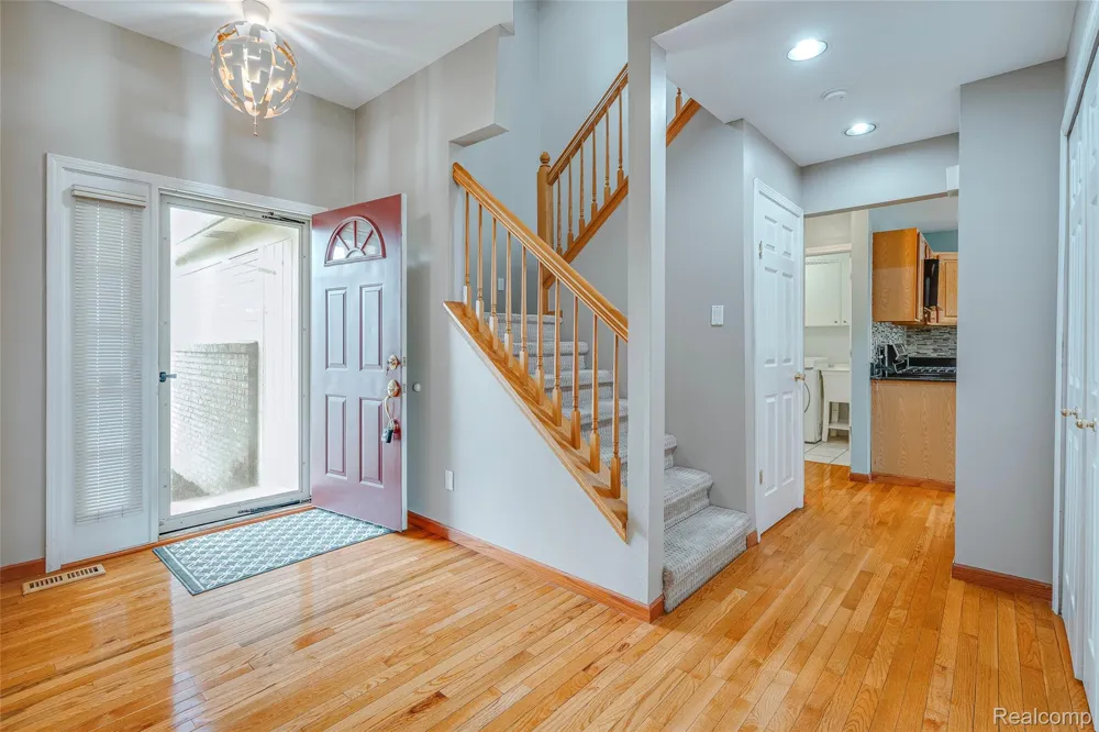 43470 Algonquin Drive Novi City, MI 48375