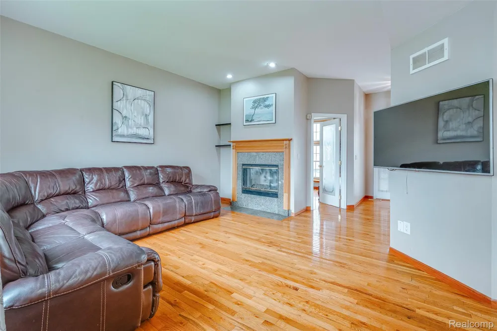 43470 Algonquin Drive Novi City, MI 48375