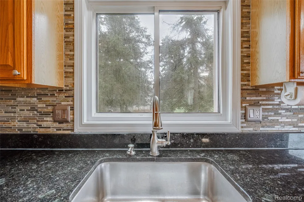 43470 Algonquin Drive Novi City, MI 48375