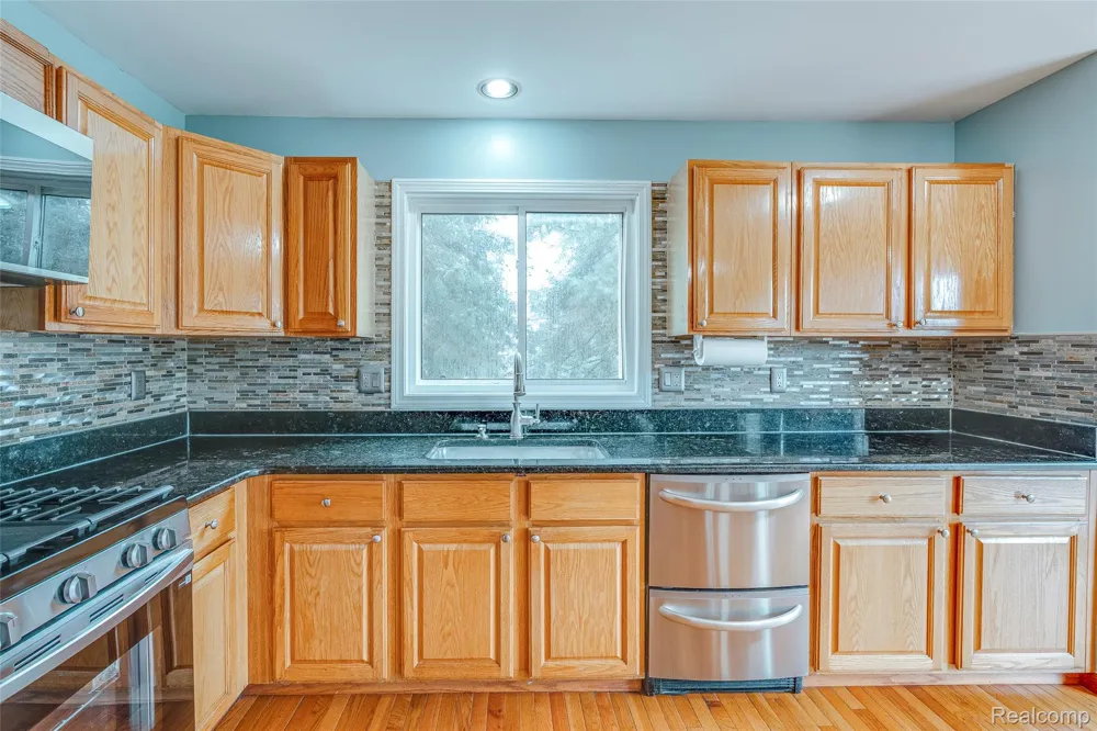 43470 Algonquin Drive Novi City, MI 48375