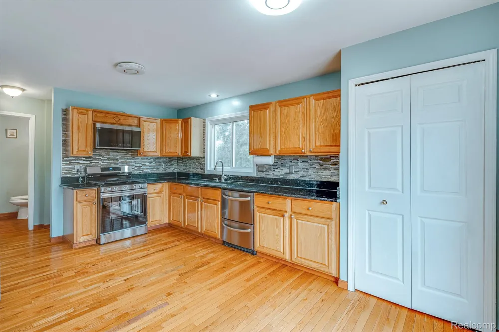 43470 Algonquin Drive Novi City, MI 48375