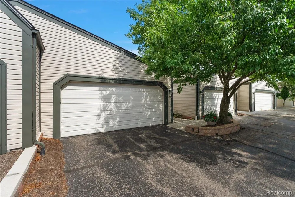 1254 Charleston Court Northville City, MI 48167