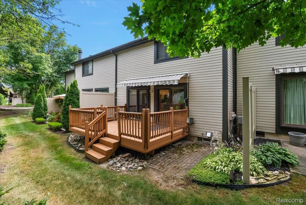 1254 Charleston Court Northville City, MI 48167