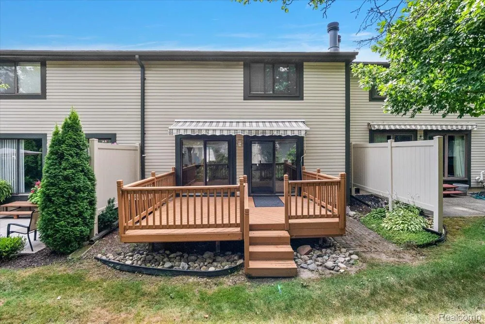 1254 Charleston Court Northville City, MI 48167