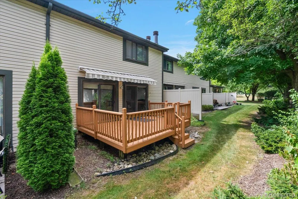 1254 Charleston Court Northville City, MI 48167
