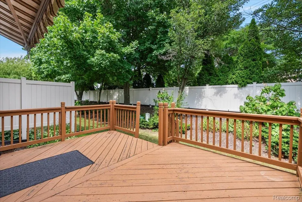 1254 Charleston Court Northville City, MI 48167