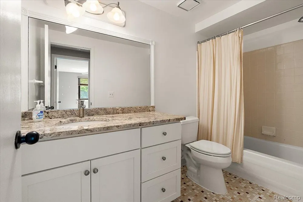 1254 Charleston Court Northville City, MI 48167
