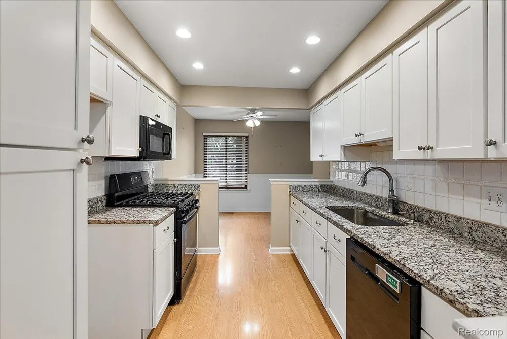 1254 Charleston Court Northville City, MI 48167