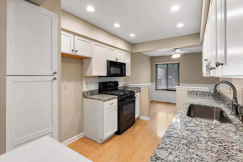 1254 Charleston Court Northville City, MI 48167