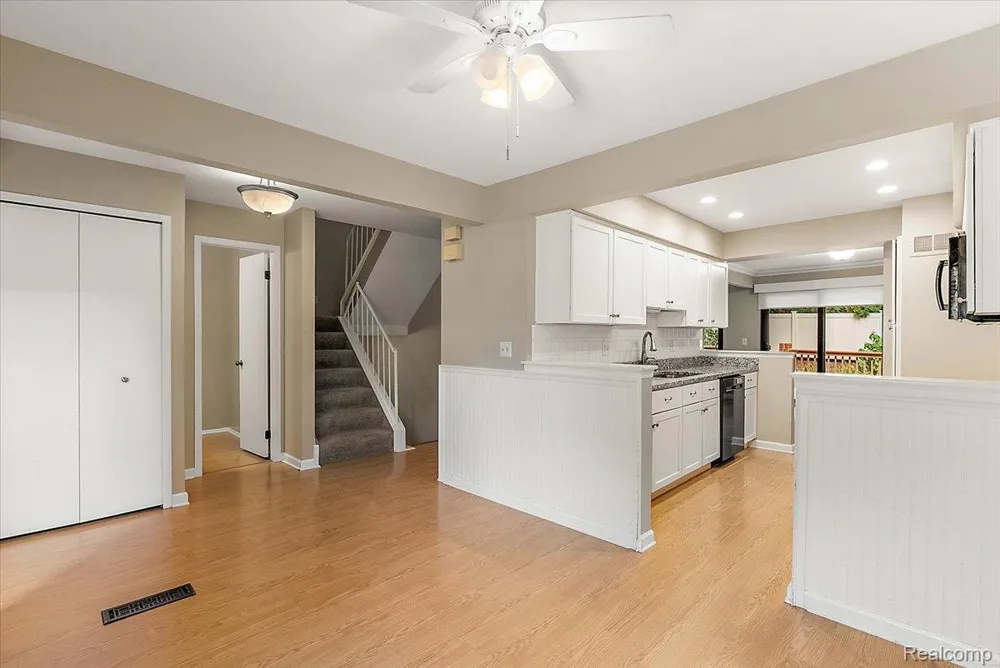 1254 Charleston Court Northville City, MI 48167