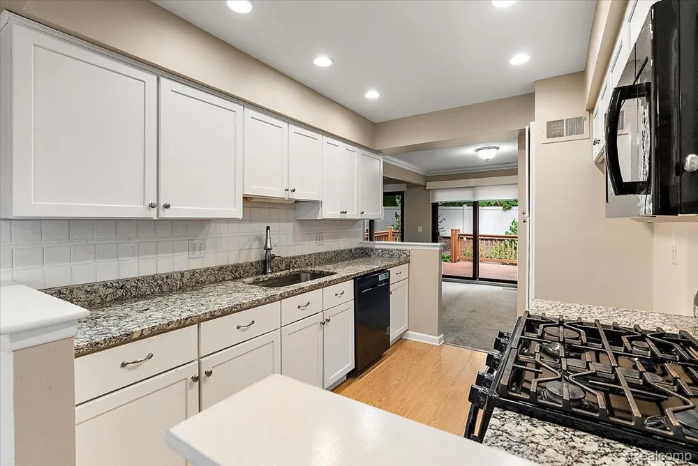 1254 Charleston Court Northville City, MI 48167
