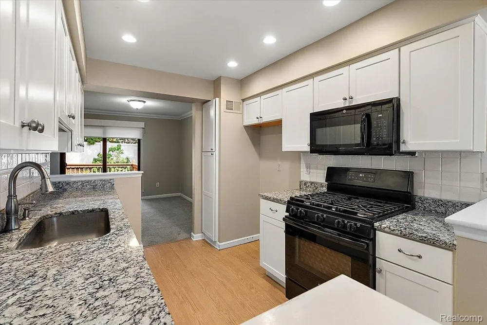 1254 Charleston Court Northville City, MI 48167