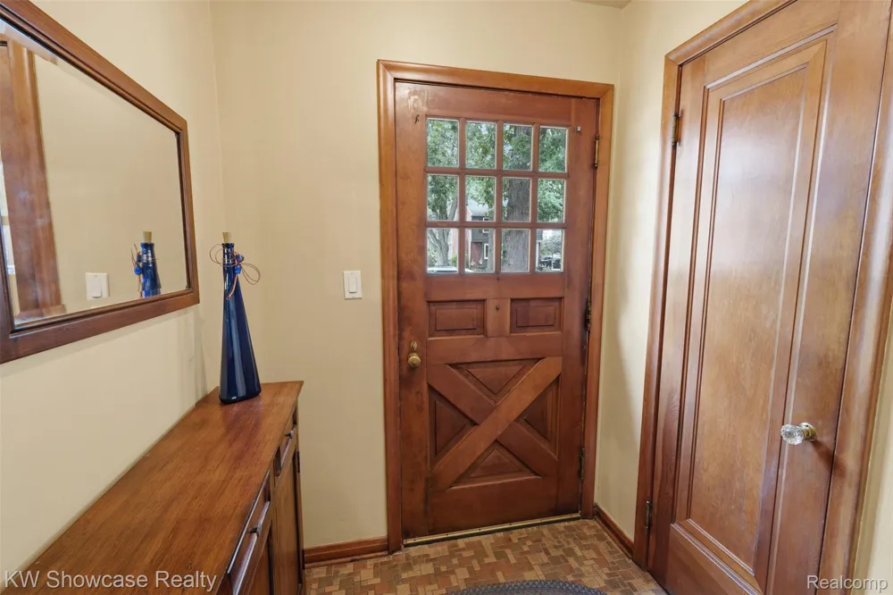 2071 Dorothea Road Berkley City, MI 48072