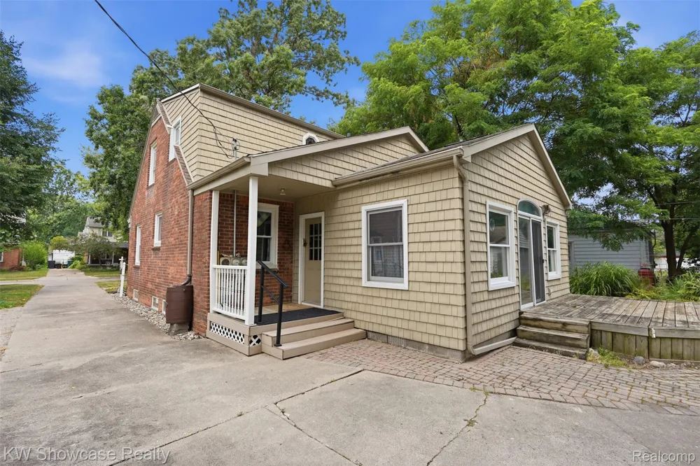 2071 Dorothea Road Berkley City, MI 48072