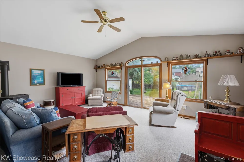 2071 Dorothea Road Berkley City, MI 48072