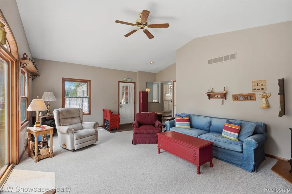 2071 Dorothea Road Berkley City, MI 48072