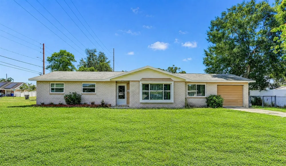 7703 LAKESIDE BOULEVARD Tampa, FL 33614