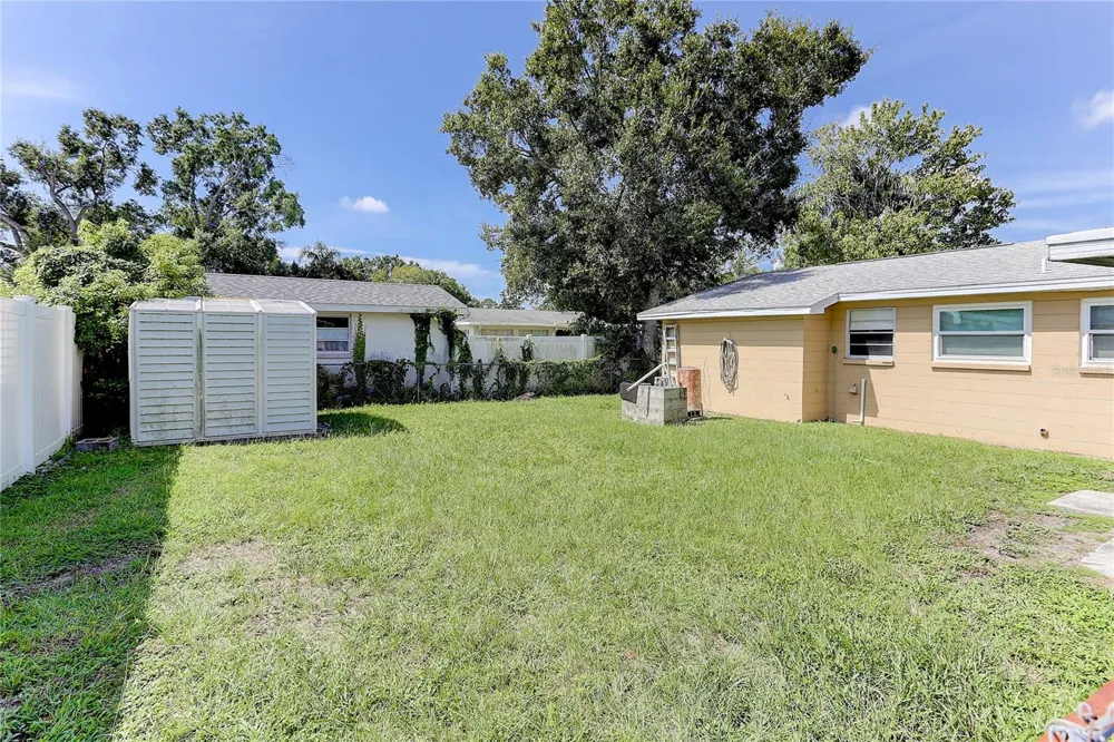 7703 LAKESIDE BOULEVARD Tampa, FL 33614