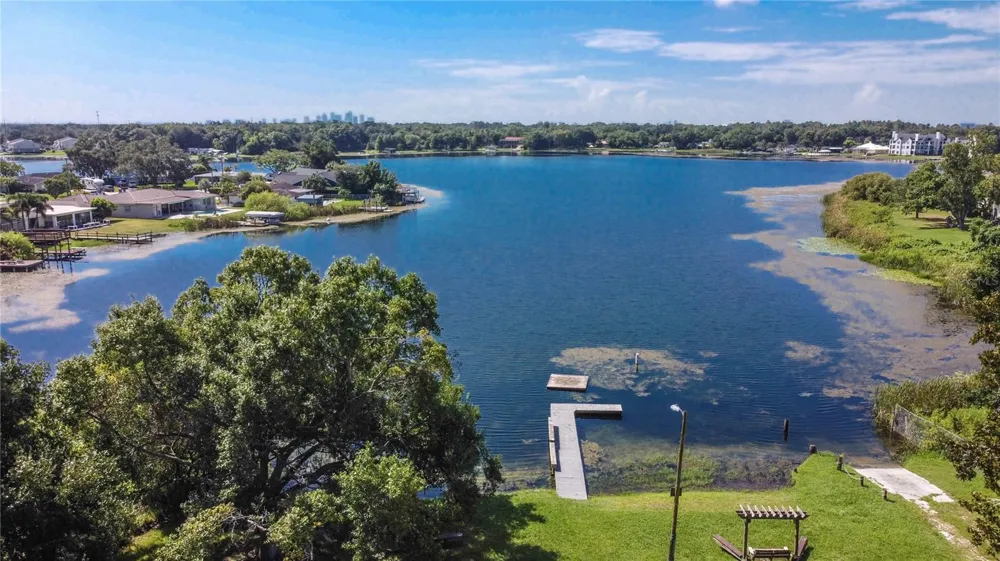 7703 LAKESIDE BOULEVARD Tampa, FL 33614
