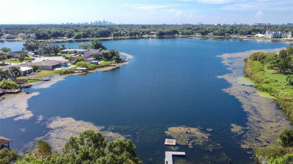 7703 LAKESIDE BOULEVARD Tampa, FL 33614