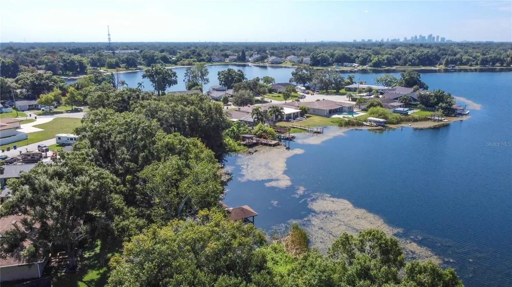 7703 LAKESIDE BOULEVARD Tampa, FL 33614