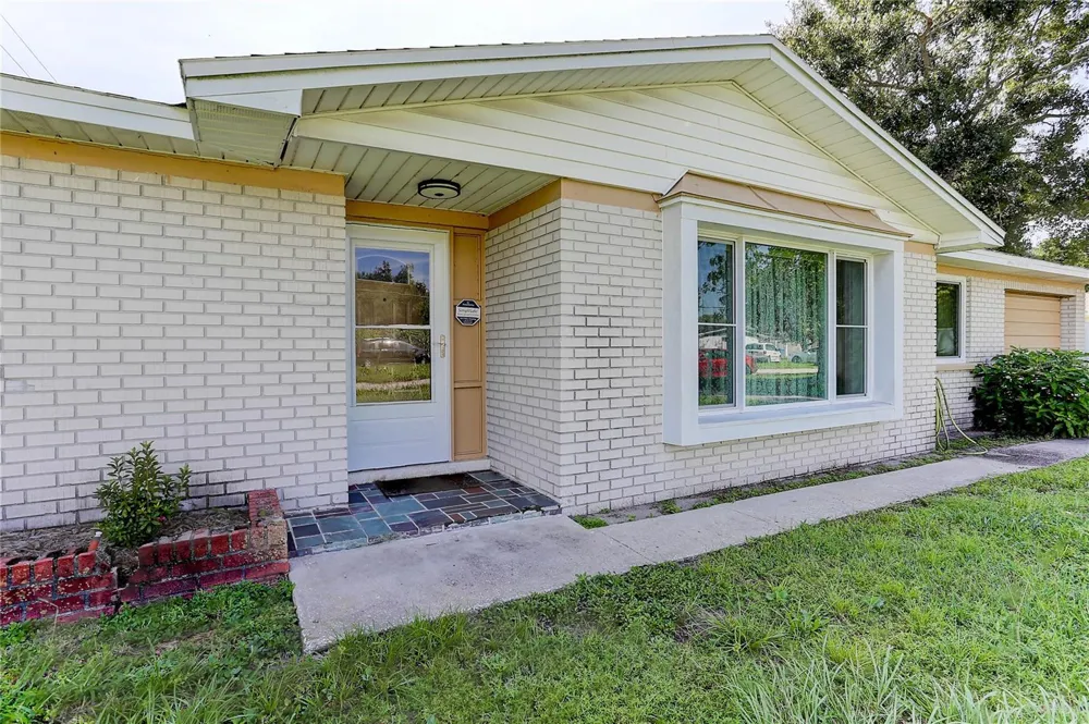 7703 LAKESIDE BOULEVARD Tampa, FL 33614