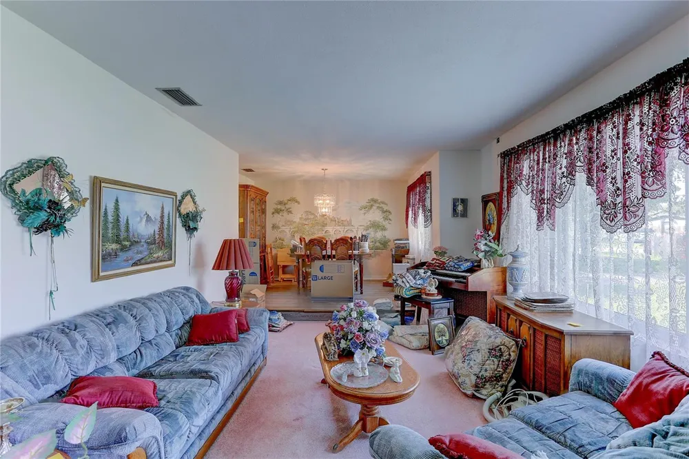 7703 LAKESIDE BOULEVARD Tampa, FL 33614
