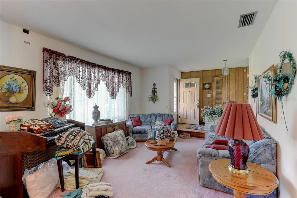 7703 LAKESIDE BOULEVARD Tampa, FL 33614