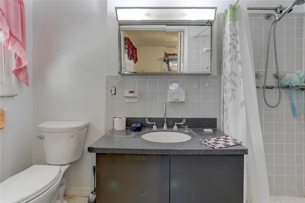 7703 LAKESIDE BOULEVARD Tampa, FL 33614