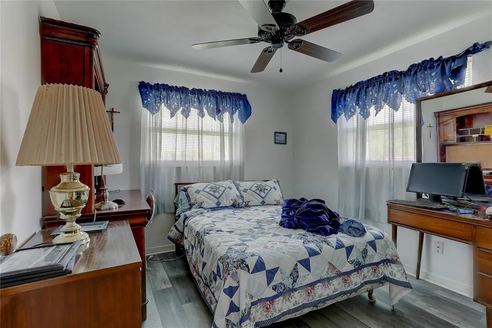 7703 LAKESIDE BOULEVARD Tampa, FL 33614