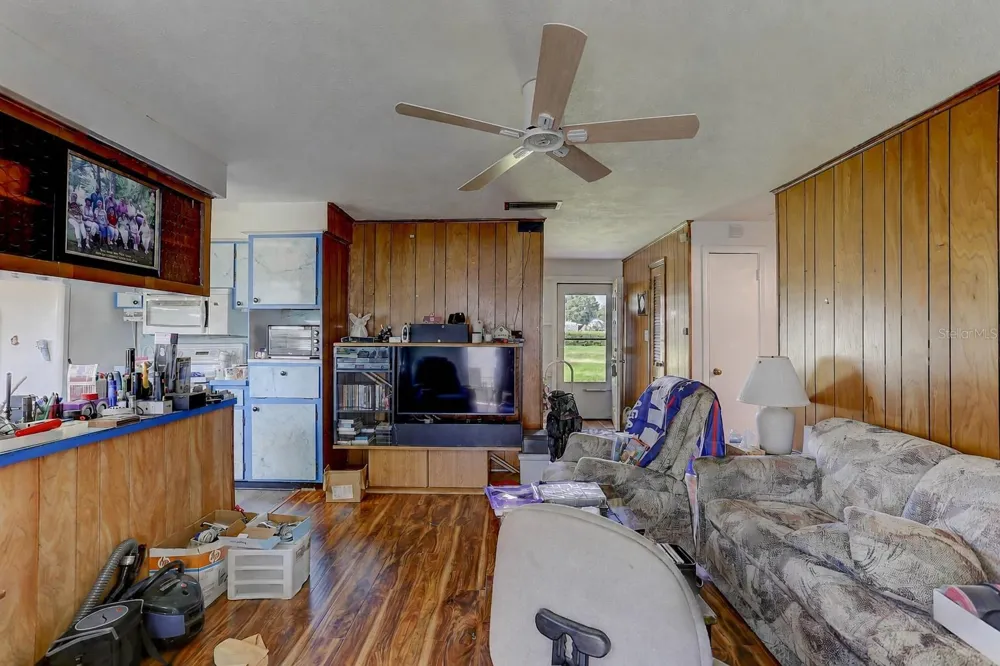 7703 LAKESIDE BOULEVARD Tampa, FL 33614