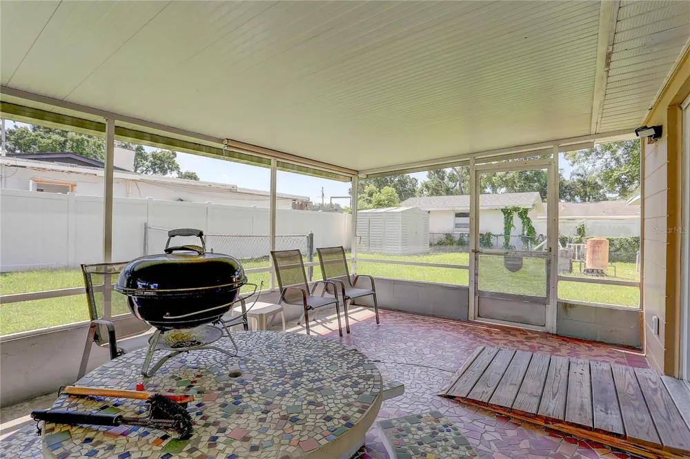 7703 LAKESIDE BOULEVARD Tampa, FL 33614