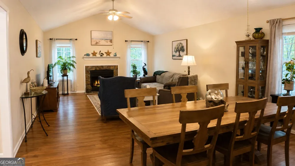 125 Maple PL Fayetteville, GA 30215
