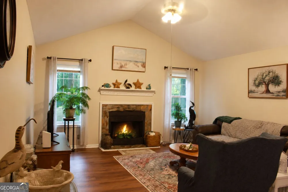 125 Maple PL Fayetteville, GA 30215