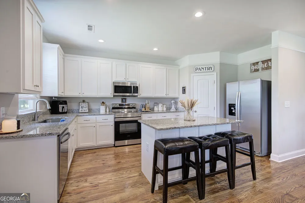 327 Larkspur DR SW Calhoun, GA 30701