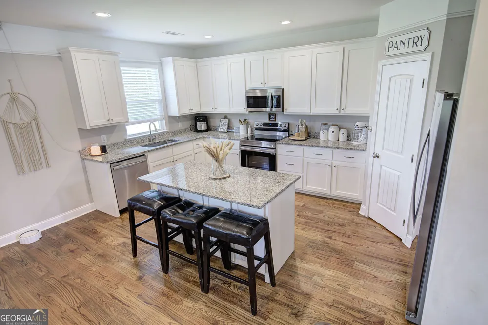 327 Larkspur DR SW Calhoun, GA 30701