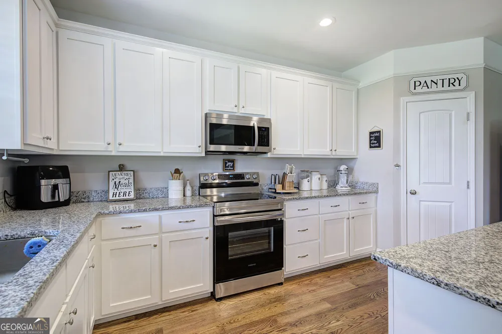 327 Larkspur DR SW Calhoun, GA 30701