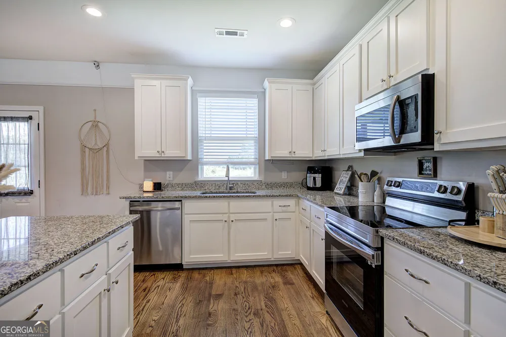 327 Larkspur DR SW Calhoun, GA 30701