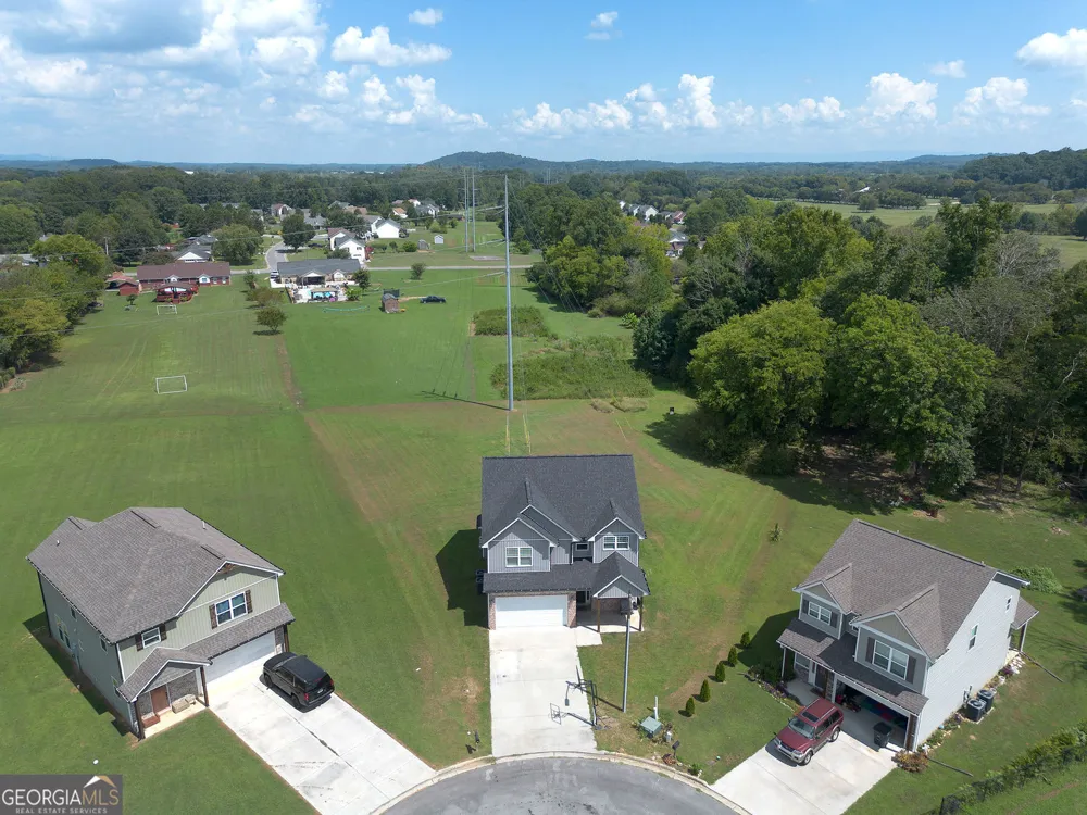 327 Larkspur DR SW Calhoun, GA 30701