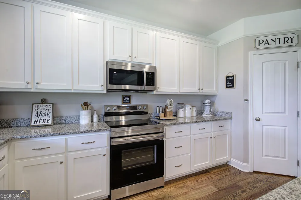 327 Larkspur DR SW Calhoun, GA 30701