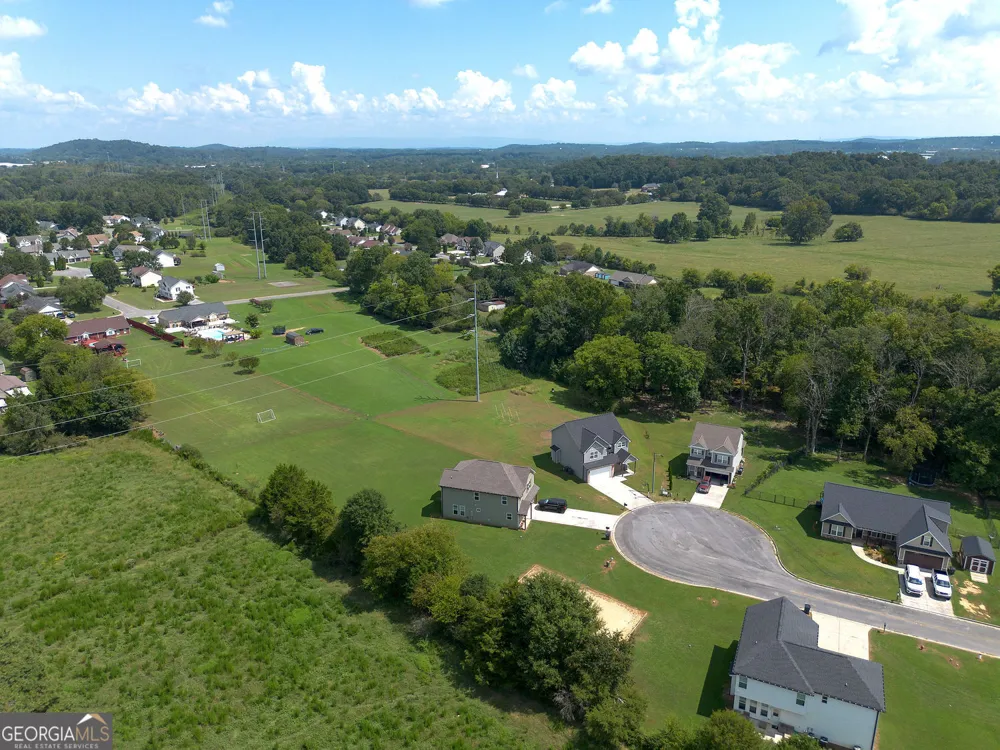 327 Larkspur DR SW Calhoun, GA 30701